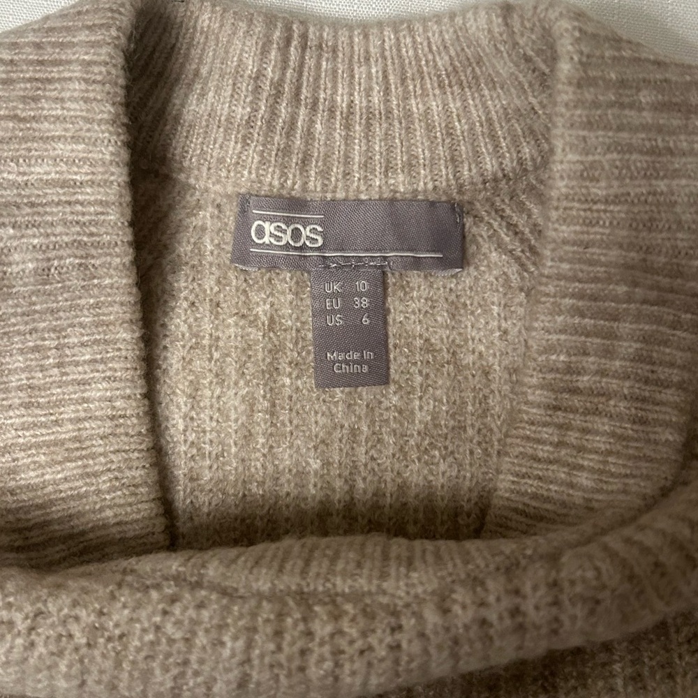 ASOS women’s Beige Crewneck Sweater - Picture 8 of 13